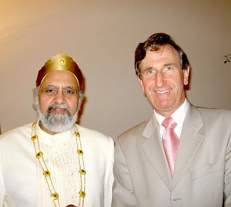 17 Rajalucien.JPG - Raja Lucien and Dr Ashley Deans. Raja Lucien reports that Dr Deans speaks brilliantly on the topic of Consciousness-Based Education, and has already convinced many school leaders to adopt the Transcendental Meditation Programme into their curricula.